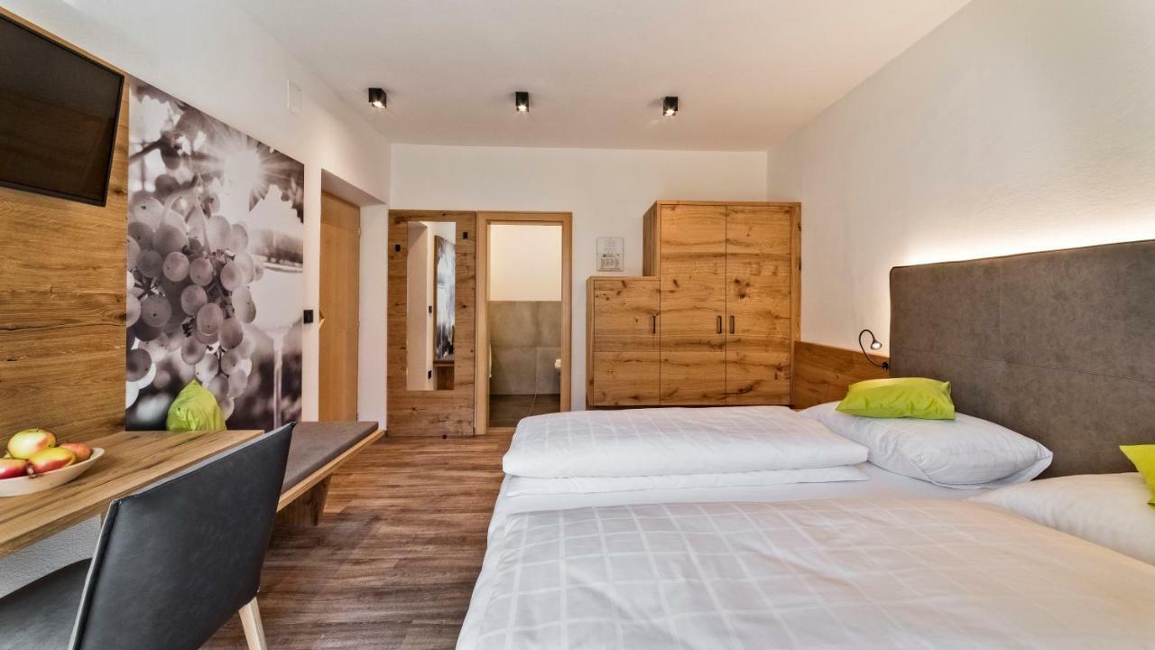 Hotel Garni Sonngart Andrian Exterior photo